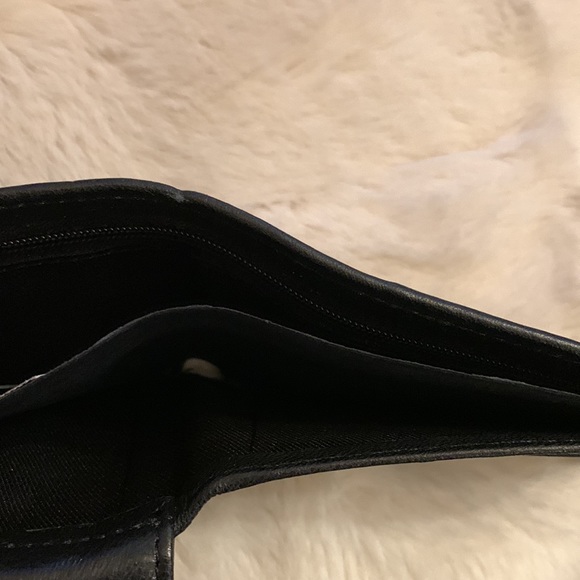 NWT. Men’s genuine leather wallet - Picture 4 of 5